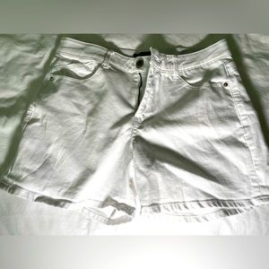Wit & Wisdom ‘Ab’solution white denim shorts, size 8